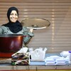 رغم الانتقادات … الا انها استمرت … ما قصة هذه المرأة العراقية في شارع المتنبي  وسط العاصمة؟