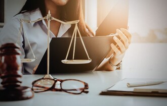 كيف تحمي قوانين العراق وإقليم كردستان حقوق المرأة؟
