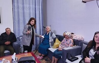 فرع اربيل لمنظمة حمورابي، يشارك المسنين فرح الميلاد في عينكاوا