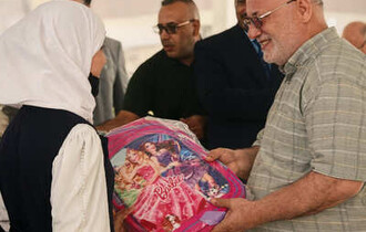 أمل جديد لدى الأيتام في بغداد.. منظمة حمورابي لحقوق الإنسان تقوم بحملة توزيع حقائب وقرطاسية على طلبة مدرسة الأمل الثانية