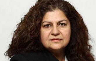 من هي العراقية ينار محمد التي فازت بجائزة رافتو النرويجية ؟