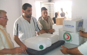  جمعية بابل الخيرية توزع المساعدات الإنسانية للعوائل المهجرة