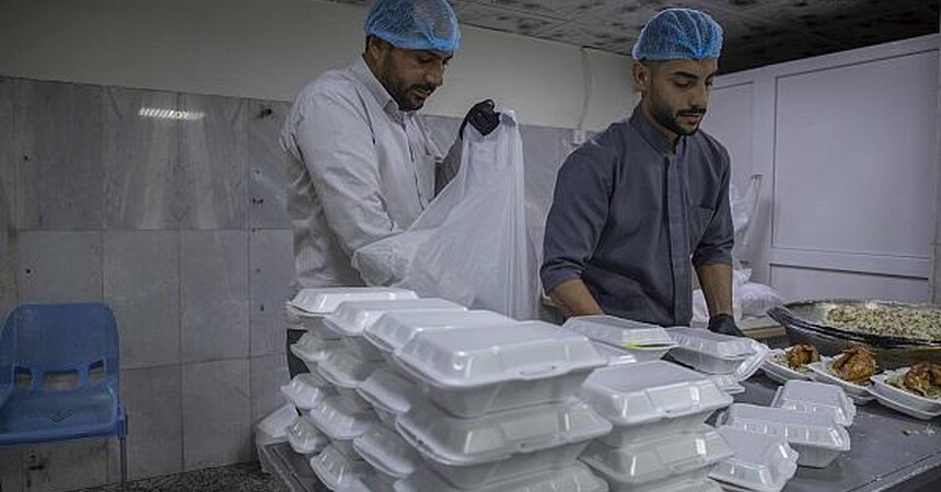 أكثر من 5 آلاف وجبة يقدمها قسم المضيف يوميًّا لضيوف العراق من لبنان