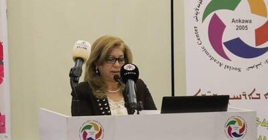 السيدة تغريد ادريس مسؤولة فرع اربيل لمنظمة حمورابي تشارك في كلمة عن يوم المرأة العالمي في احتفال المركز الاكاديمي بالمناسبة