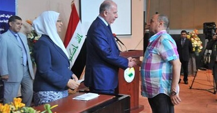 النجيفي يكرم لاعبي منتخبي العراق العسكري والشبابي الكرويين بثلاثة ملايين دينار