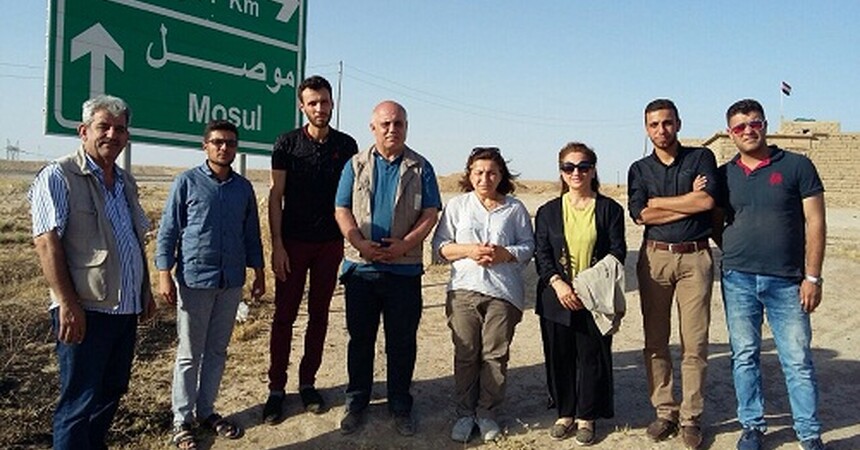 • ناشطون حقوقيون يصفون وصول فريق اغاثي من منظمة حمورابي لحقوق الانسان الى الجانب الأيمن من الموصل سبقا ميدانيا مدهشا