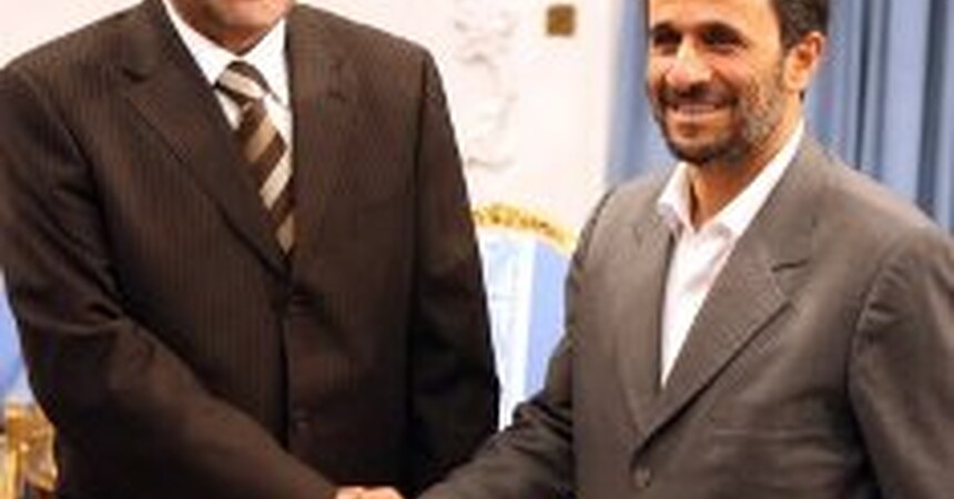 المالكي يحظى بدعم ايران واحمدي نجاد يؤكد أن مستقبل المنطقة يعتمد على الانتصار على المسلحين